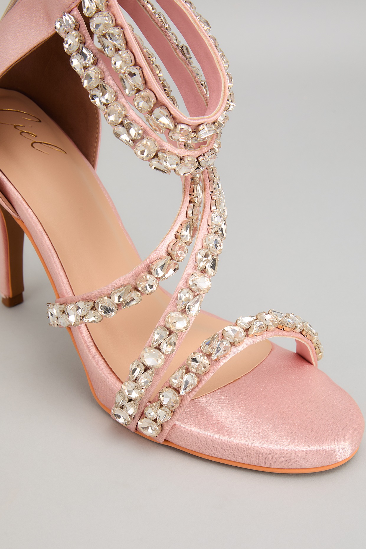 25 Blush Pink Wedding Shoes That Are Oh-So Dreamy